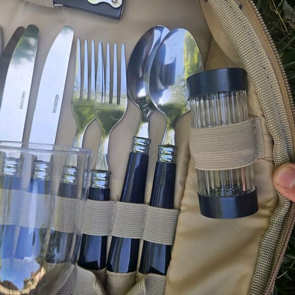 Picnic Backpack 4 Person Set Pack Insulated Waterproof Bag Family Camping - Picture 10 of 15